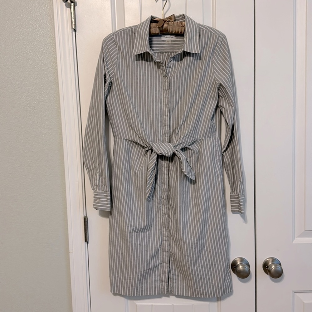 Calvin Klein Gray/White Striped Long Sleeved Dress with front tie Size: 8